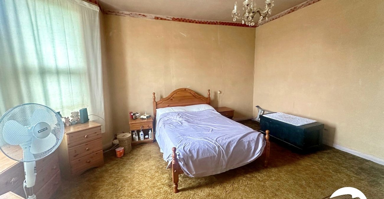 3 bedroom house for sale in London | Robinson Jackson