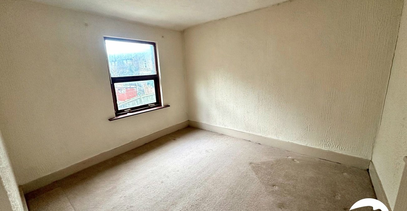 3 bedroom house for sale in London | Robinson Jackson