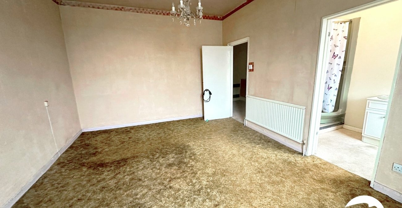 3 bedroom house for sale in London | Robinson Jackson