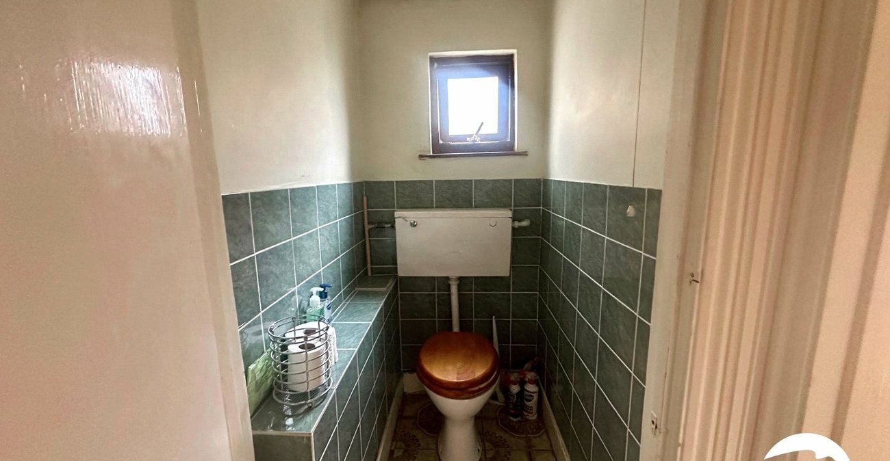 3 bedroom house for sale in London | Robinson Jackson