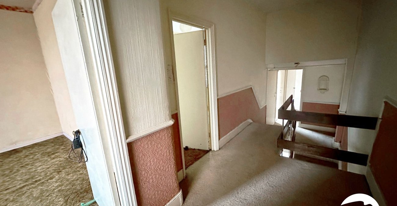 3 bedroom house for sale in London | Robinson Jackson