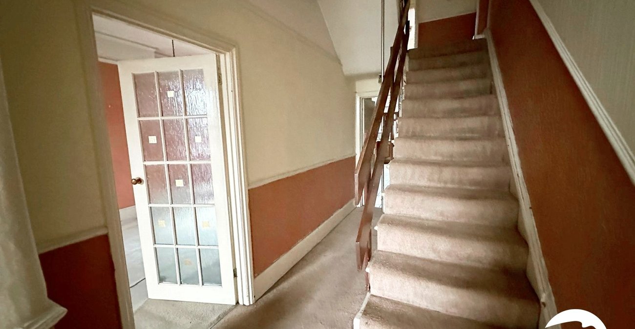 3 bedroom house for sale in London | Robinson Jackson