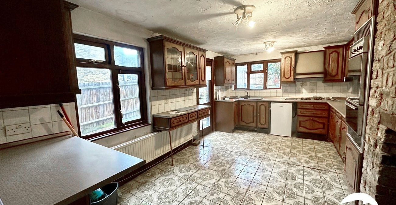 3 bedroom house for sale in London | Robinson Jackson