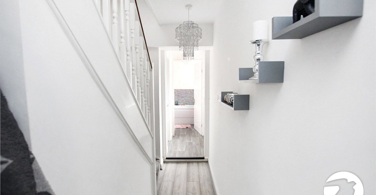 2 bedroom house for sale in London | Robinson Jackson