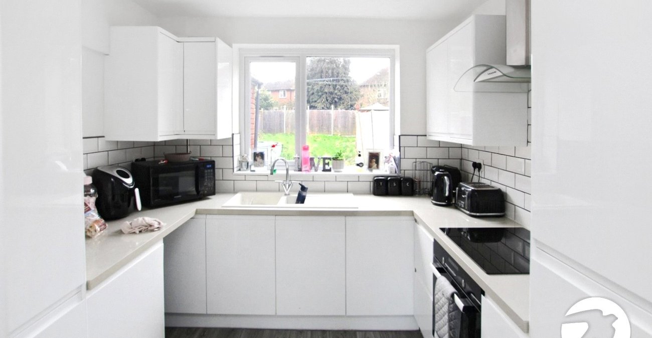 2 bedroom house for sale in London | Robinson Jackson