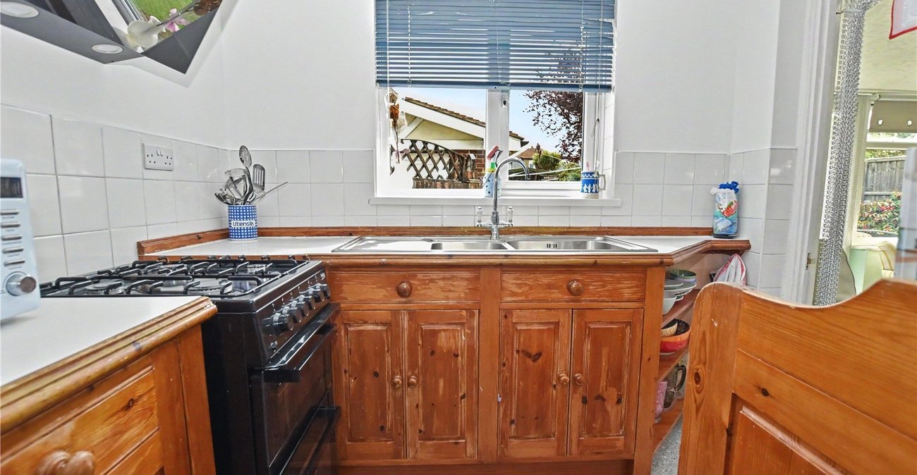 2 bedroom bungalow for sale in Bexleyheath | Robinson Jackson