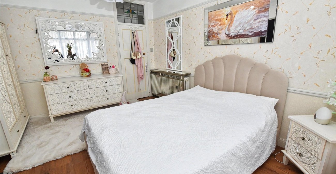2 bedroom bungalow for sale in Bexleyheath | Robinson Jackson