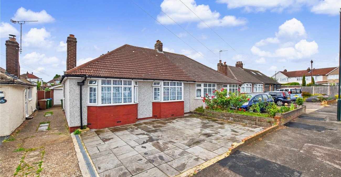 2 bedroom bungalow for sale in Bexleyheath | Robinson Jackson