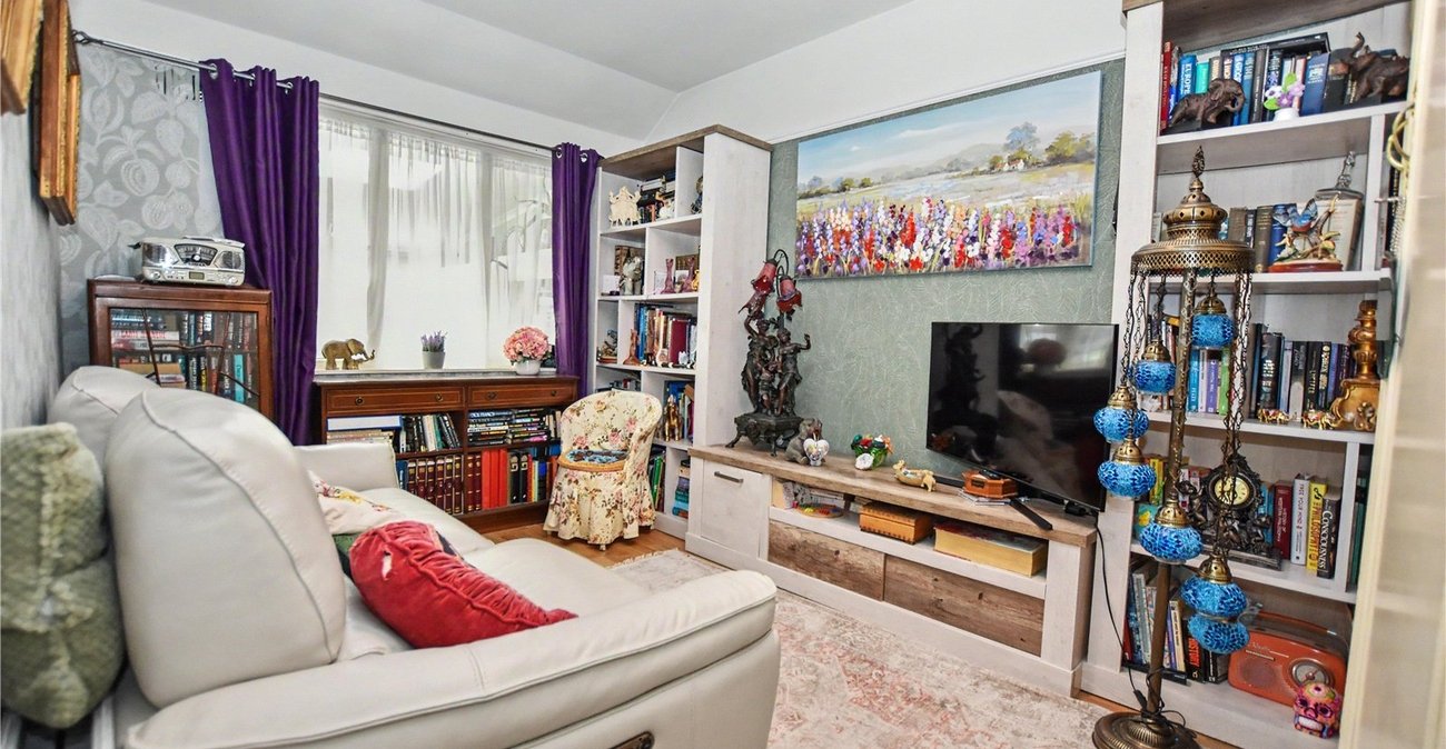 2 bedroom bungalow for sale in Bexleyheath | Robinson Jackson
