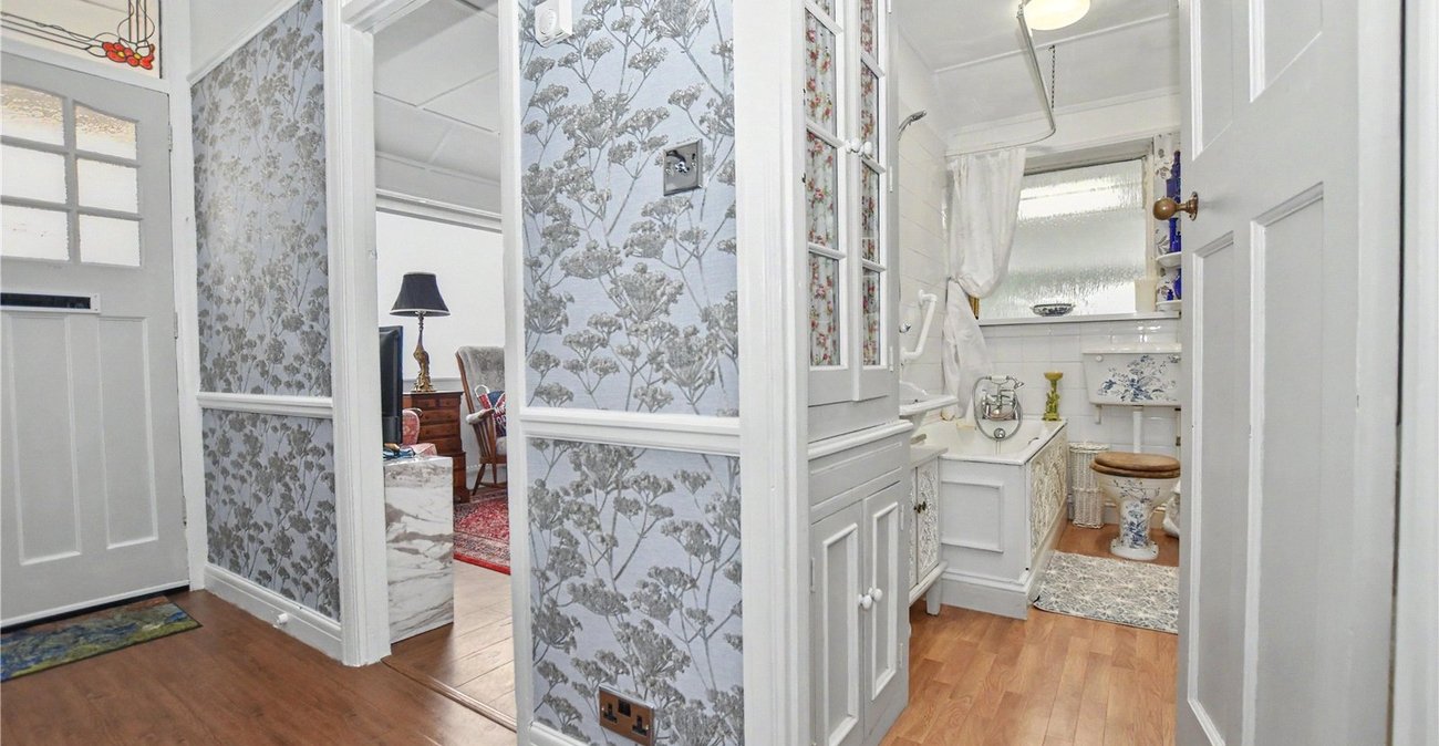 2 bedroom bungalow for sale in Bexleyheath | Robinson Jackson