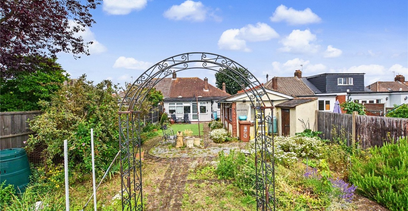2 bedroom bungalow for sale in Bexleyheath | Robinson Jackson