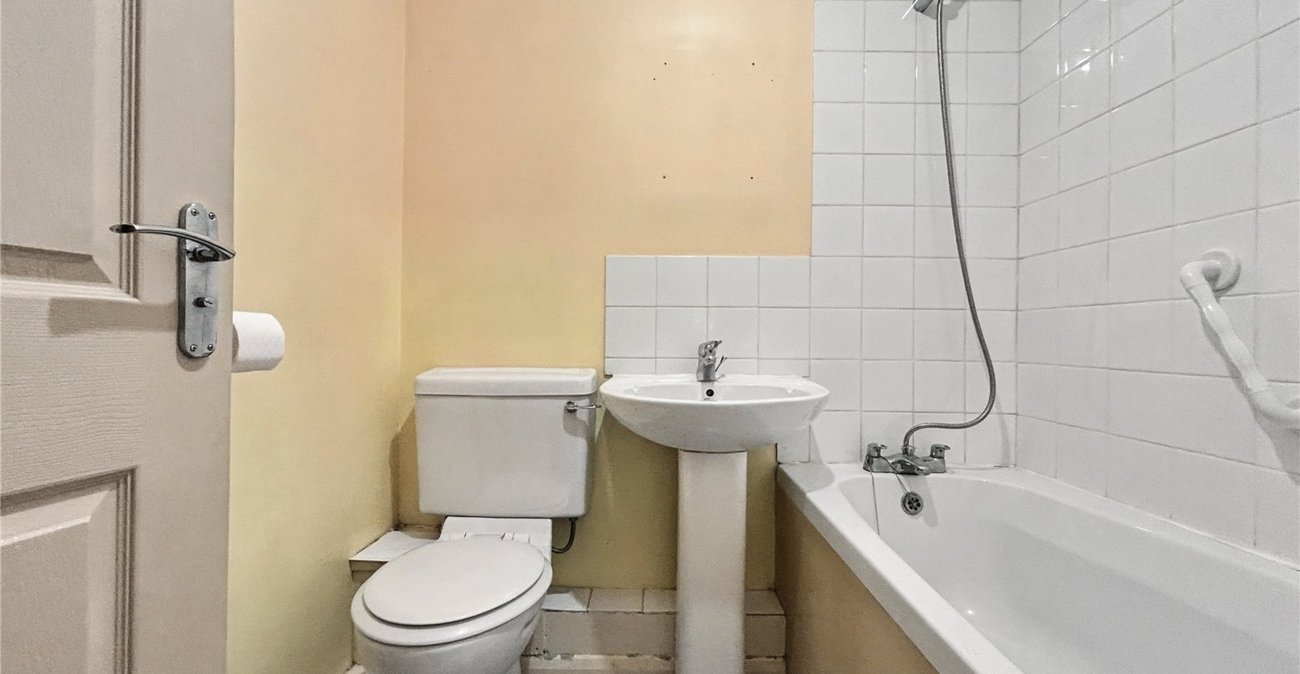 1 bedroom property for sale in Gillingham | Robinson Michael & Jackson