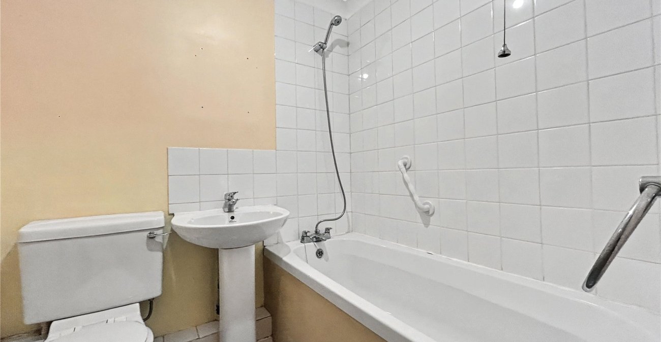 1 bedroom property for sale in Gillingham | Robinson Michael & Jackson