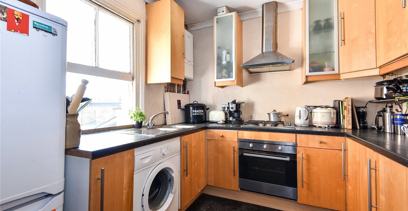 3 bedroom property for sale in London | Robinson Jackson