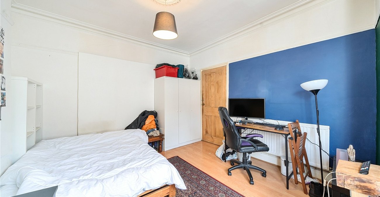 3 bedroom property for sale in London | Robinson Jackson