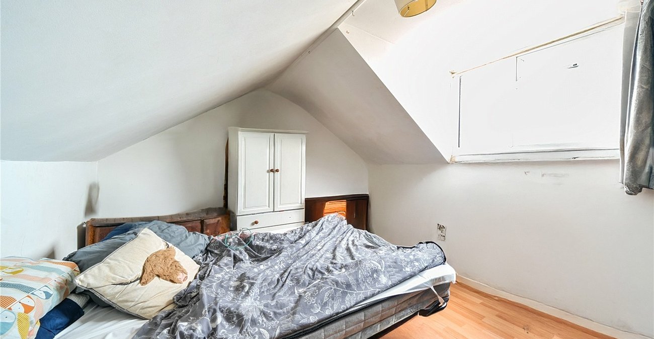 3 bedroom property for sale in London | Robinson Jackson