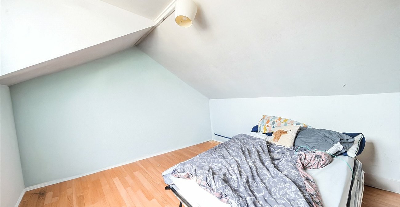 3 bedroom property for sale in London | Robinson Jackson