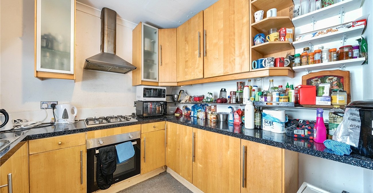 3 bedroom property for sale in London | Robinson Jackson