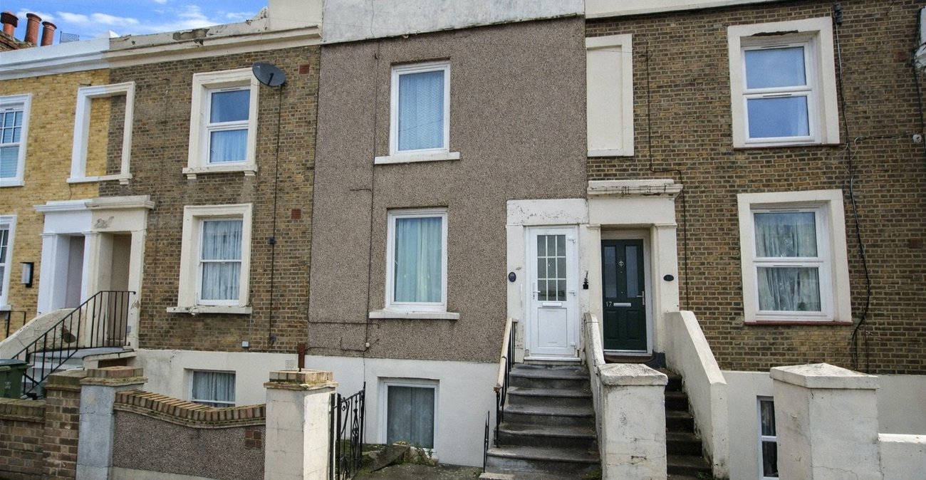 4 bedroom house for sale in Woolwich | Robinson Jackson