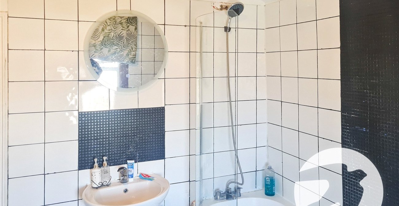 3 bedroom house for sale in Erith | Robinson Jackson