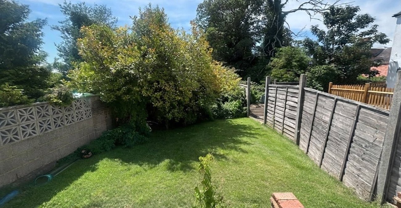 4 bedroom bungalow for sale in Rochester | Robinson Michael & Jackson