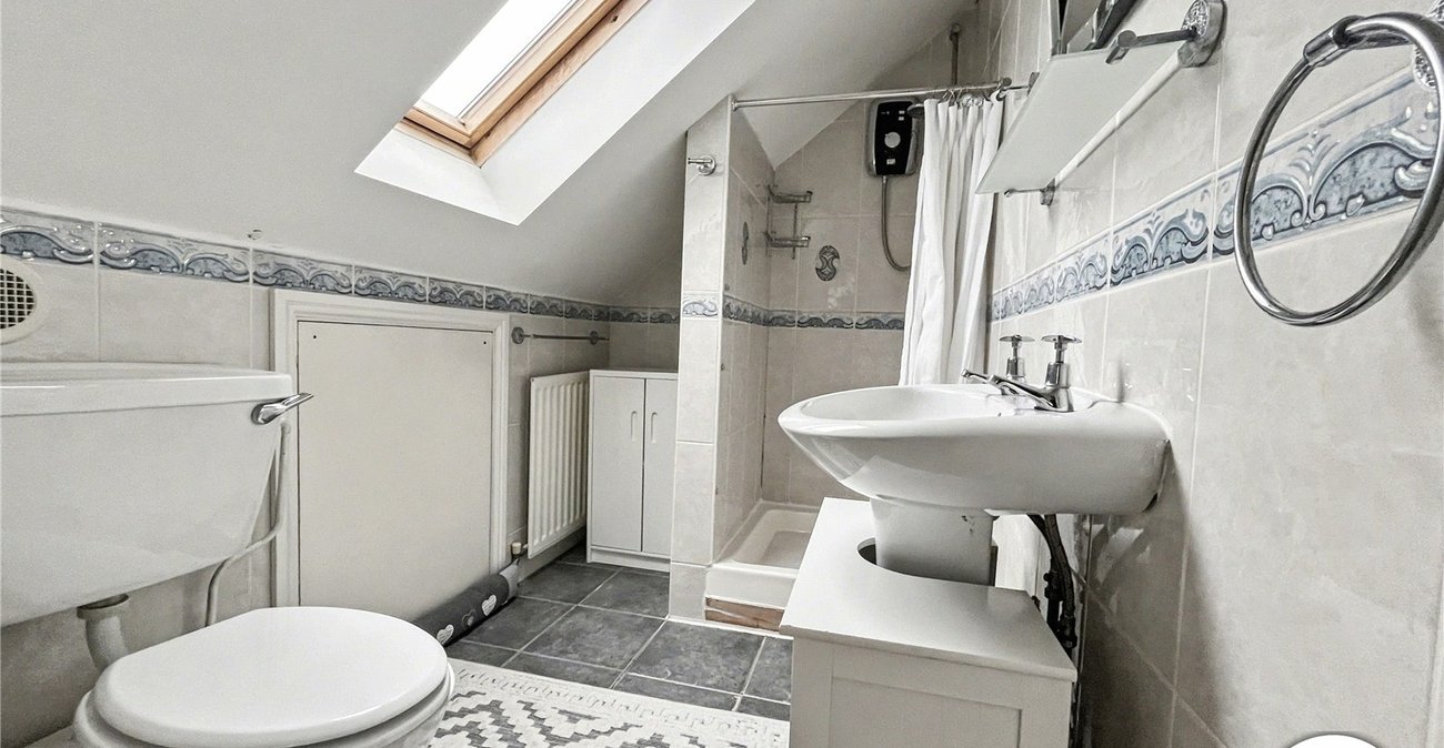 4 bedroom bungalow for sale in Rochester | Robinson Michael & Jackson