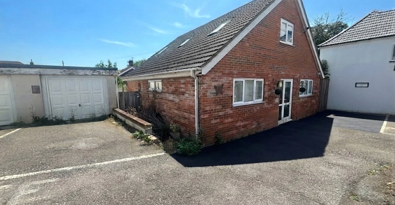 4 bedroom bungalow for sale in Rochester | Robinson Michael & Jackson