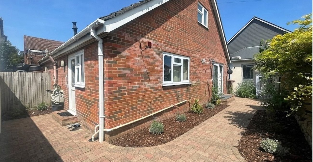 4 bedroom bungalow for sale in Rochester | Robinson Michael & Jackson