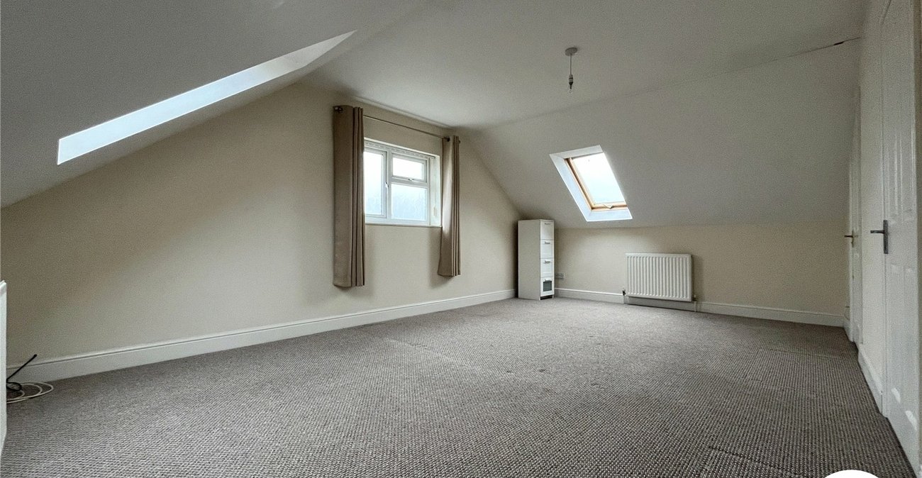 4 bedroom bungalow for sale in Rochester | Robinson Michael & Jackson