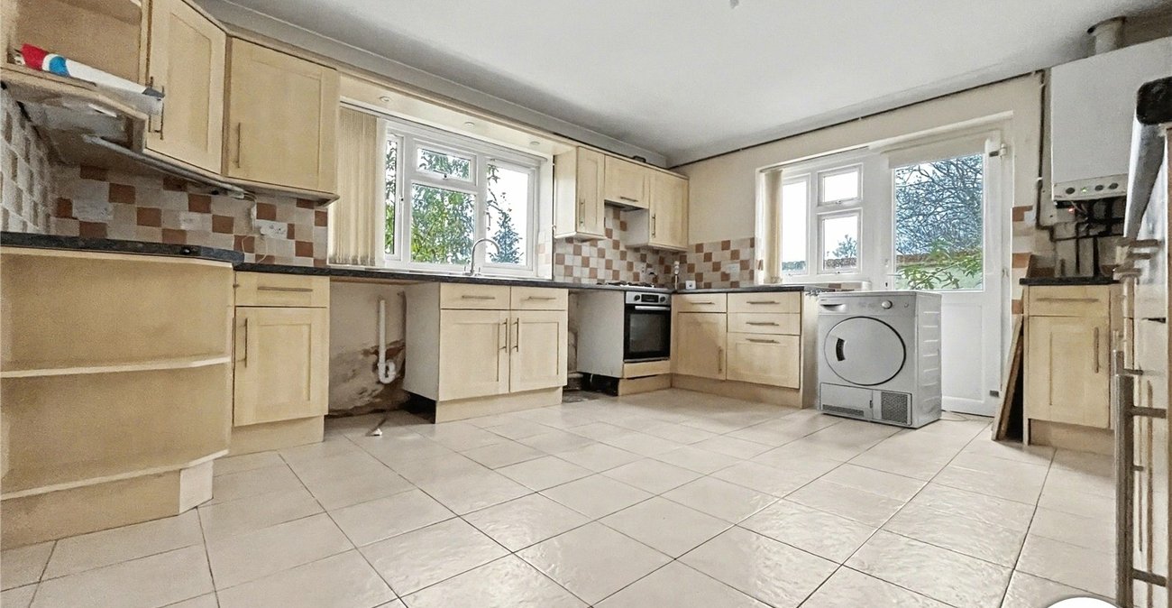 4 bedroom bungalow for sale in Rochester | Robinson Michael & Jackson