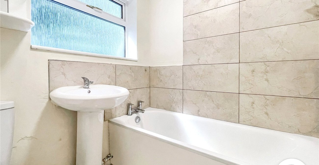 2 bedroom bungalow for sale in West Malling | Robinson Michael & Jackson