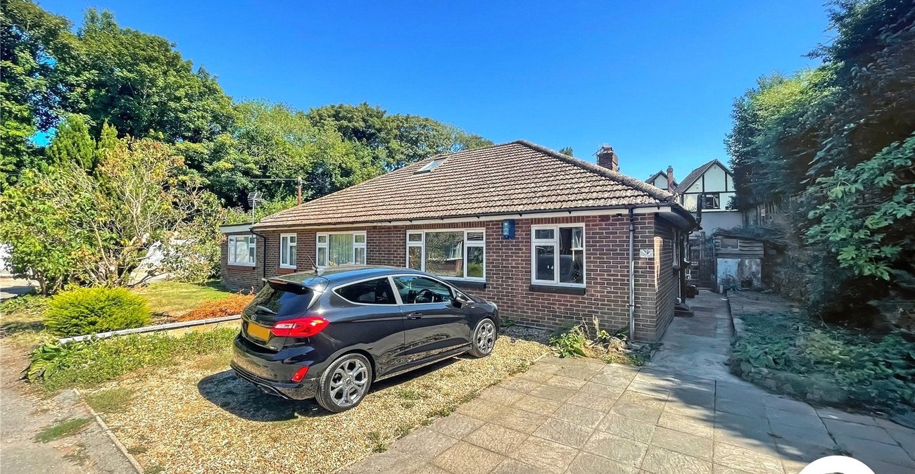 2 bedroom bungalow for sale in West Malling | Robinson Michael & Jackson