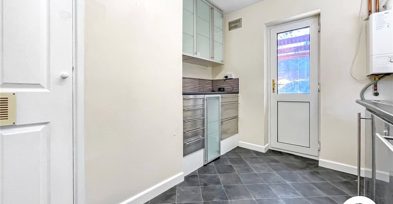 2 bedroom bungalow for sale in West Malling | Robinson Michael & Jackson