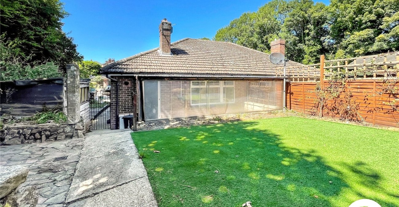 2 bedroom bungalow for sale in West Malling | Robinson Michael & Jackson