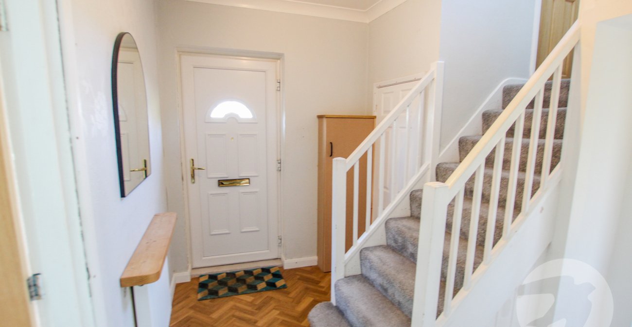 3 bedroom house for sale in London | Robinson Jackson