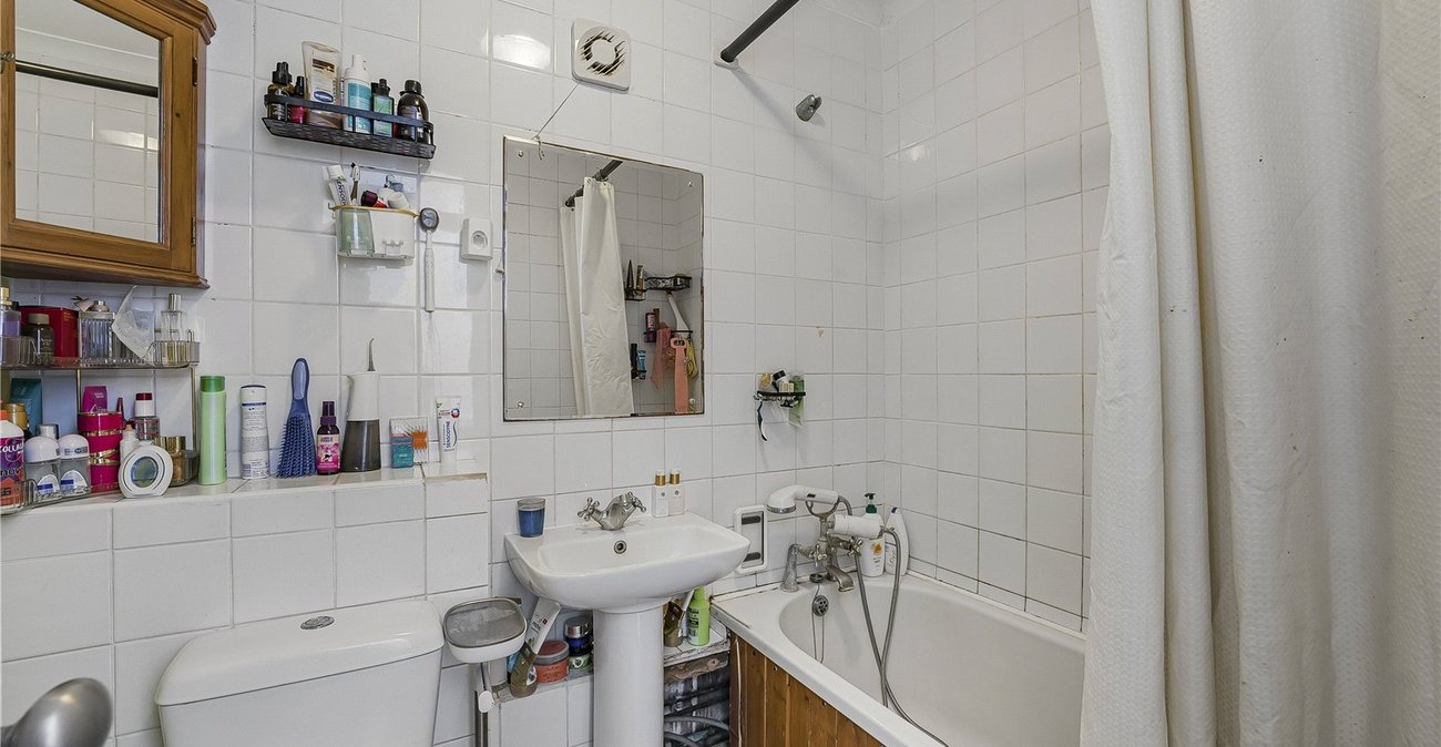 2 bedroom house for sale in Dartford | Robinson Jackson