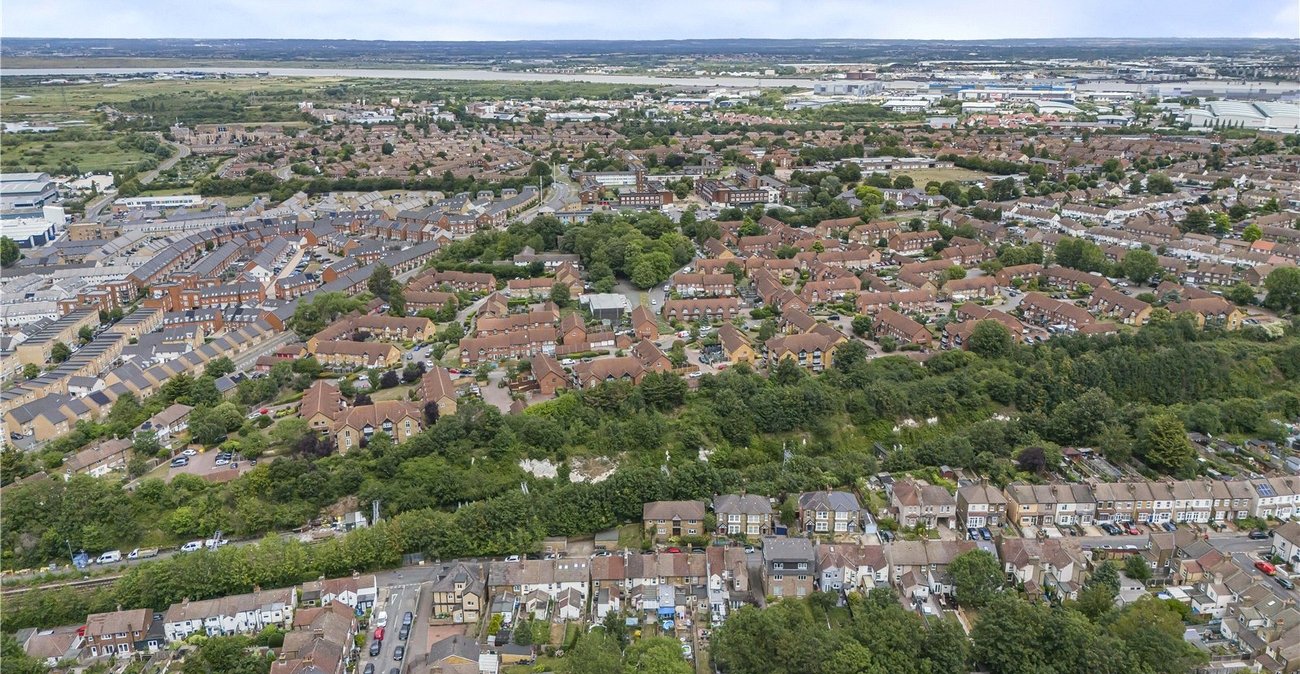2 bedroom house for sale in Dartford | Robinson Jackson