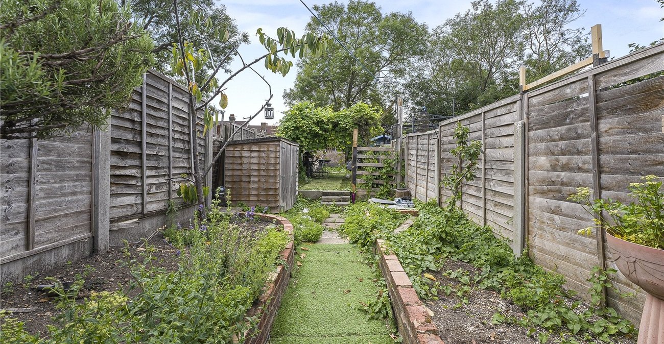 2 bedroom house for sale in Dartford | Robinson Jackson