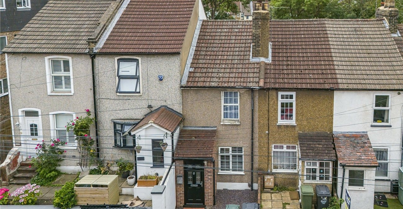 2 bedroom house for sale in Dartford | Robinson Jackson
