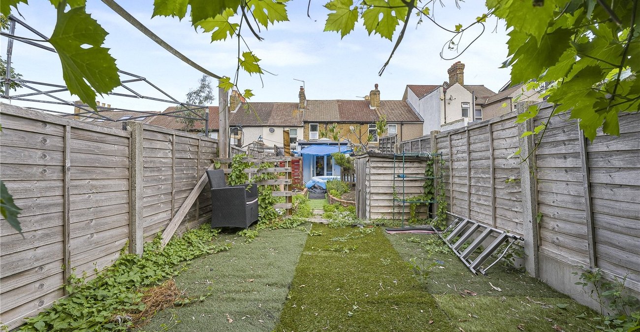 2 bedroom house for sale in Dartford | Robinson Jackson