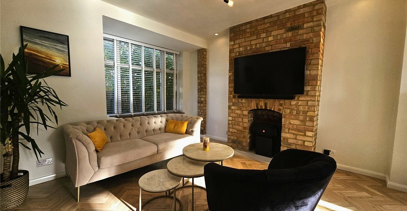 3 bedroom house for sale in London | Robinson Jackson