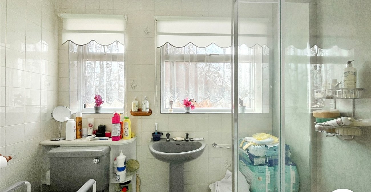 2 bedroom bungalow for sale in Sittingbourne | Robinson Michael & Jackson