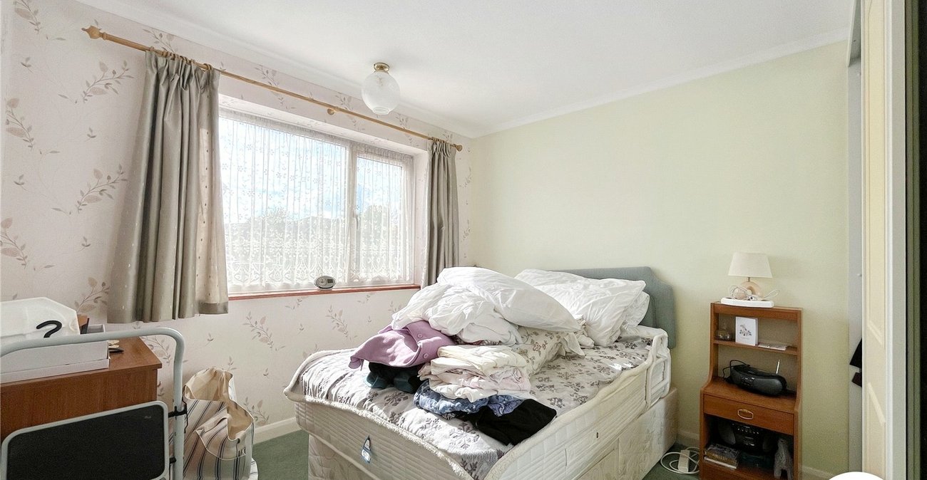 2 bedroom bungalow for sale in Sittingbourne | Robinson Michael & Jackson