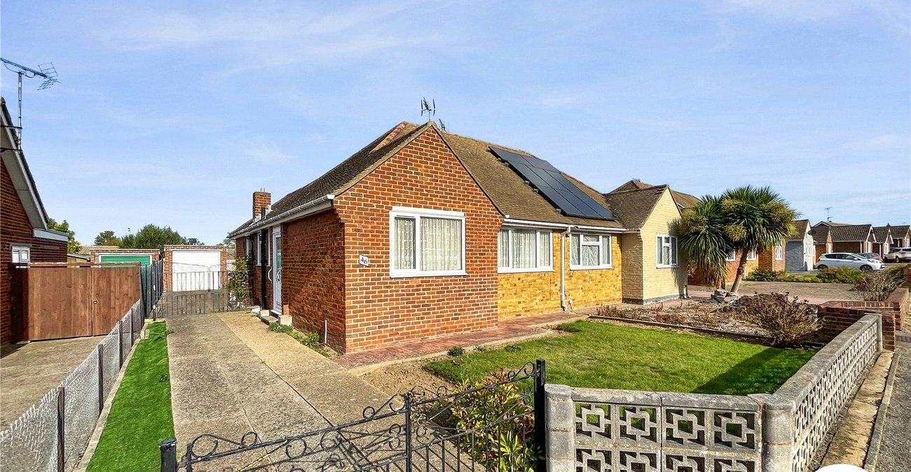 2 bedroom bungalow for sale in Sittingbourne | Robinson Michael & Jackson