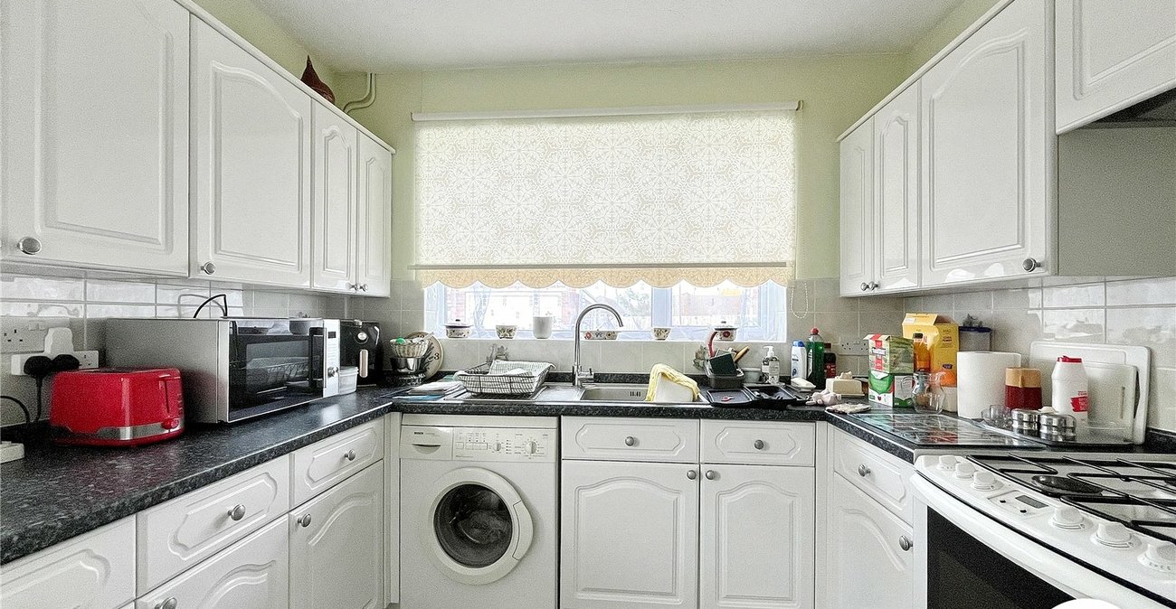 2 bedroom bungalow for sale in Sittingbourne | Robinson Michael & Jackson