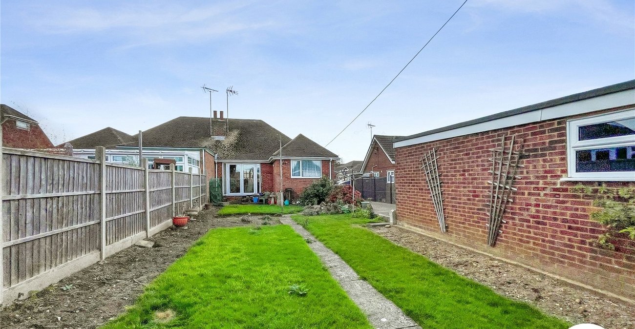 2 bedroom bungalow for sale in Sittingbourne | Robinson Michael & Jackson
