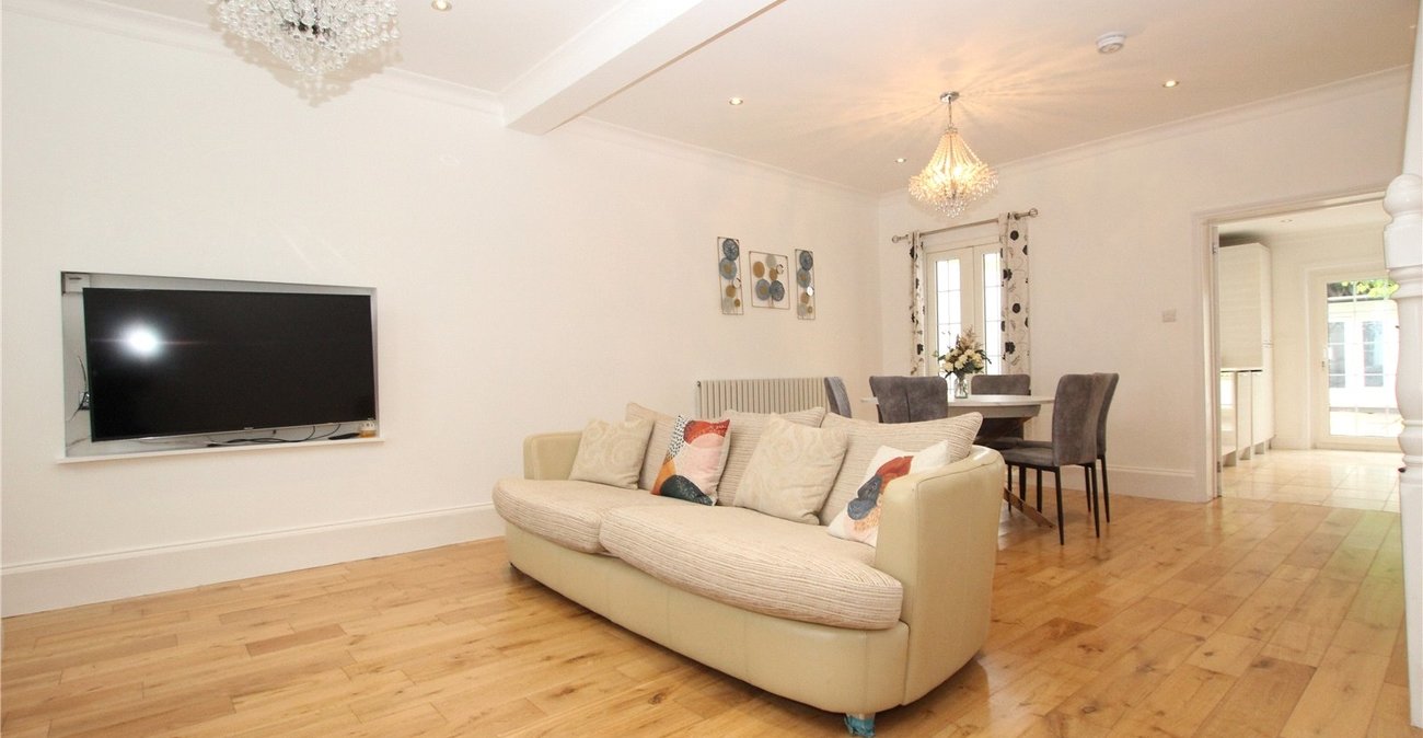 3 bedroom house for sale in Plumstead Common | Robinson Jackson