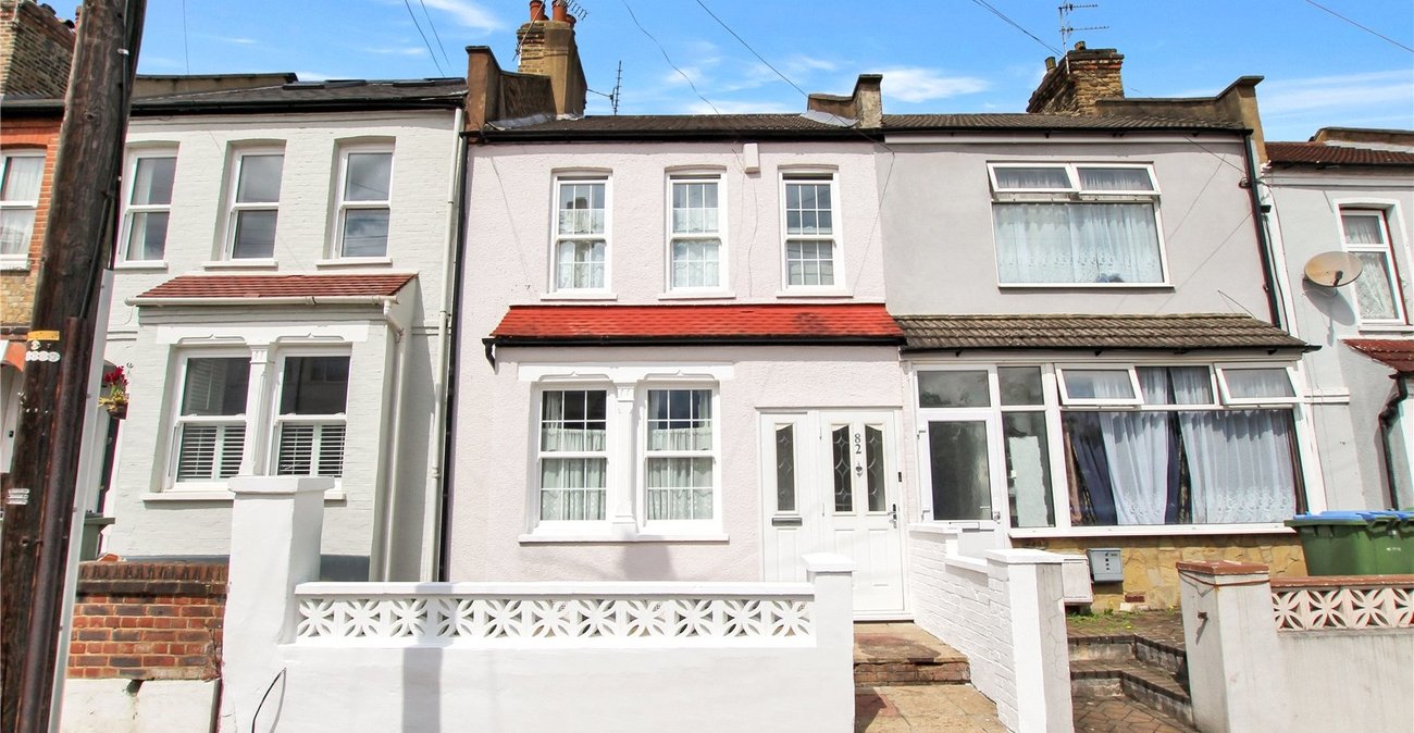 3 bedroom house for sale in Plumstead Common | Robinson Jackson