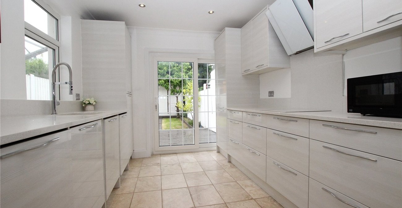 3 bedroom house for sale in Plumstead Common | Robinson Jackson