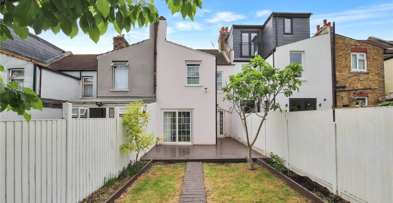 3 bedroom house for sale in Plumstead Common | Robinson Jackson